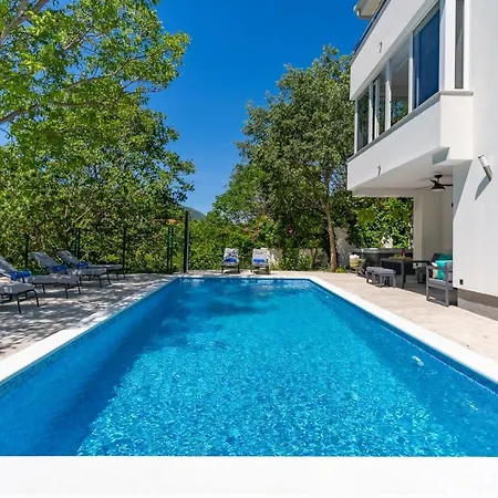 Zara With 32 Sqm Heated Pool, Jacuzzi, Billiard, Tennis Table, 8pax *