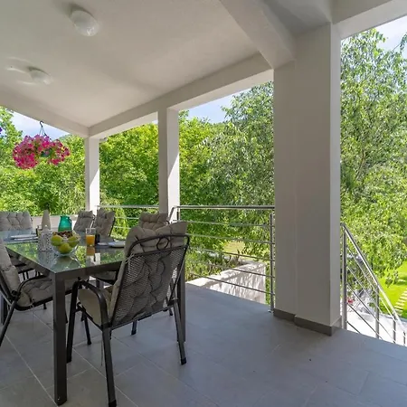 Zara With 32 Sqm Heated Pool, Jacuzzi, Billiard, Tennis Table, 8pax Kučiće