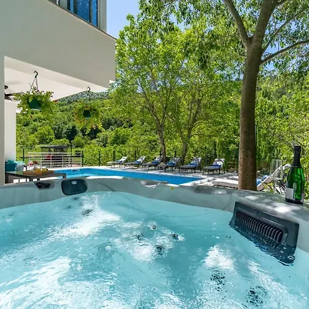 Zara With 32 Sqm Heated Pool, Jacuzzi, Billiard, Tennis Table, 8pax Vila *
