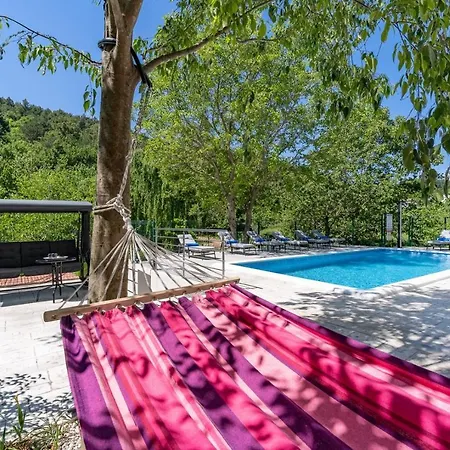 Zara With 32 Sqm Heated Pool, Jacuzzi, Billiard, Tennis Table, 8pax * Kučiće