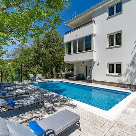 Zara With 32 Sqm Heated Pool, Jacuzzi, Billiard, Tennis Table, 8pax