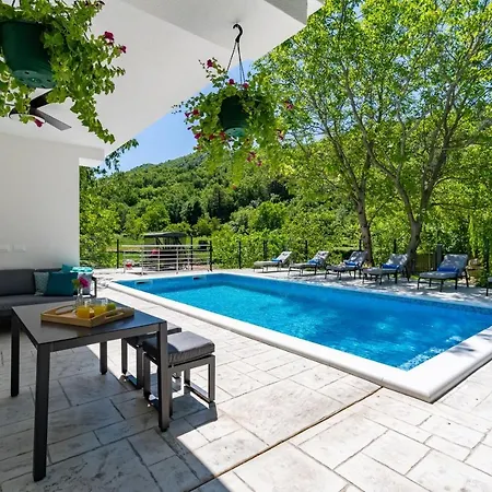 Zara With 32 Sqm Heated Pool, Jacuzzi, Billiard, Tennis Table, 8pax Vila