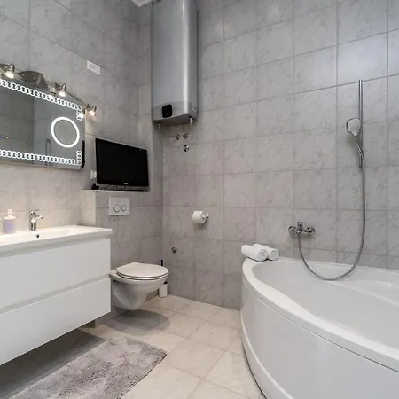 New Zara With 32 Sqm Heated Pool, Jacuzzi, Billiard, Tennis Table, 8pax Villa *
