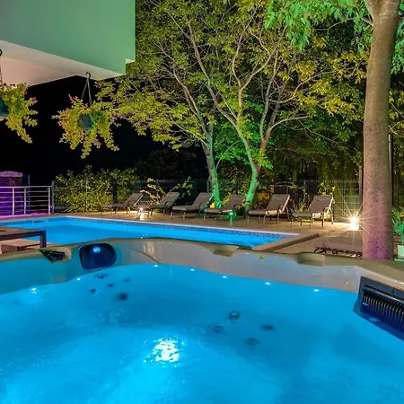 Zara With 32 Sqm Heated Pool, Jacuzzi, Billiard, Tennis Table, 8pax *