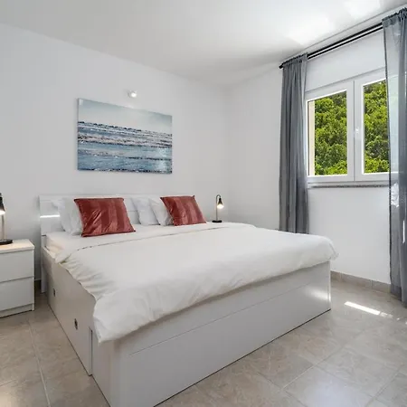 Zara With 32 Sqm Heated Pool, Jacuzzi, Billiard, Tennis Table, 8pax * Kučiće
