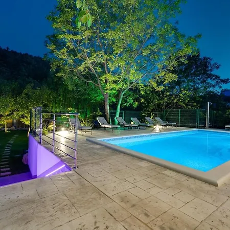 Zara With 32 Sqm Heated Pool, Jacuzzi, Billiard, Tennis Table, 8pax Vila