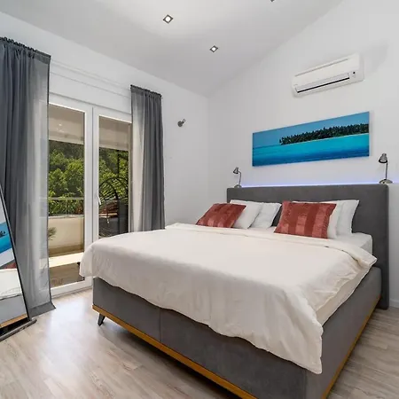 Zara With 32 Sqm Heated Pool, Jacuzzi, Billiard, Tennis Table, 8pax Vila
