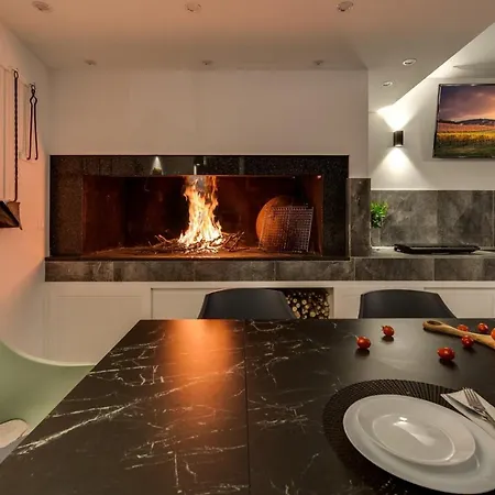 New Zara With 32 Sqm Heated Pool, Jacuzzi, Billiard, Tennis Table, 8pax Villa Kucice