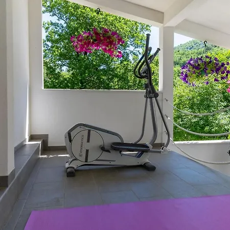 Zara With 32 Sqm Heated Pool, Jacuzzi, Billiard, Tennis Table, 8pax Kučiće