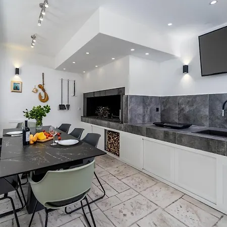 New Zara With 32 Sqm Heated Pool, Jacuzzi, Billiard, Tennis Table, 8pax *