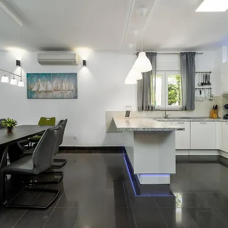 Vila Zara With 32 Sqm Heated Pool, Jacuzzi, Billiard, Tennis Table, 8pax Kučiće