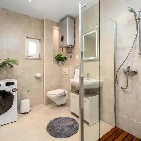 New Zara With 32 Sqm Heated Pool, Jacuzzi, Billiard, Tennis Table, 8pax *