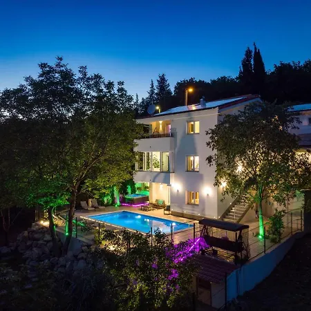 Zara With 32 Sqm Heated Pool, Jacuzzi, Billiard, Tennis Table, 8pax Vila Kučiće