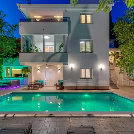 New Zara With 32 Sqm Heated Pool, Jacuzzi, Billiard, Tennis Table, 8pax *