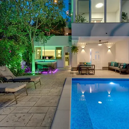 Villa New Zara With 32 Sqm Heated Pool, Jacuzzi, Billiard, Tennis Table, 8pax
