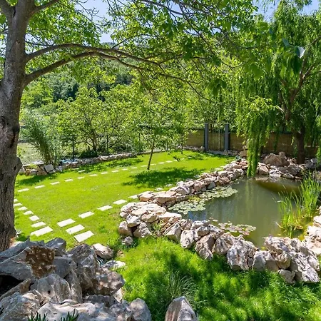 Zara With 32 Sqm Heated Pool, Jacuzzi, Billiard, Tennis Table, 8pax *